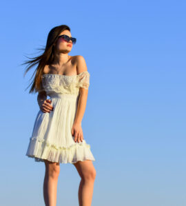 Stylish strandjurkjes off schouder mooie vrouw blogimage