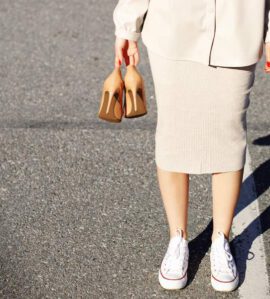 Sneakers en jurk combineren stylish schoenen blogimage