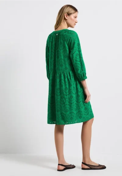 A1443491627536_4063046946882_3_m