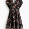 H & M - Gedrapeerde jurk met strikbandjes - Zwart/Bloemen
