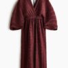 H & M - Crinklejurk met V-hals - Donkerbruin