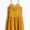H & M - Strappy jurk met borduursel - Donkergeel