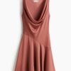 H & M - Jurk met watervalhals - Dusty Rood