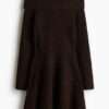H & M - Ribgebreide off-the-shoulderjurk - Donkerbruin