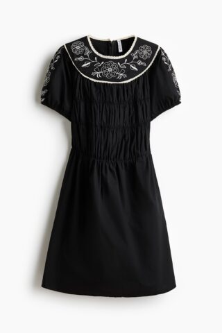 H & M - Popeline jurk met borduursel - Zwart/Bloemen