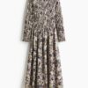 H & M - Jurk met smokwerk - Lichtbeige/Bloemen