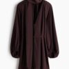 H & M - Jurk met sjaaldetail - Donkerbruin