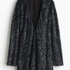 H & M - V-halsjurk met decoraties - Zwart