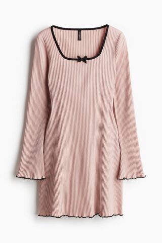H & M - Ribjurk met uitlopende rok - Dusty Lichtroze
