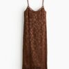 H & M - Brokaten jurk met kanten biesjes - Donkerbruin