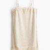 H & M - Slip-on jurk met kant - Roomwit
