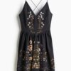 H & M - Jurk met uitlopende rok - Zwart/Bloemen