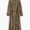 H & M - Overhemdjurk van viscose met strikceintuur - Lichtbeige/Luipaarddessin