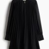 H & M - Plisséjurk - Zwart