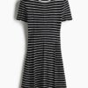 H & M - Ribgebreide jurk met uitlopende rok - Zwart/Gestreept