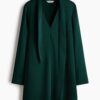 H & M - Satijnen jurk met sjaaldetail - Donkergroen