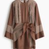 H & M - Korte jurk met geknoopt detail - Donkerbruin/Gestreept