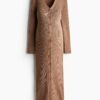 H & M - MAMA Ribgebreide doorknoopjurk - Donkerbeige