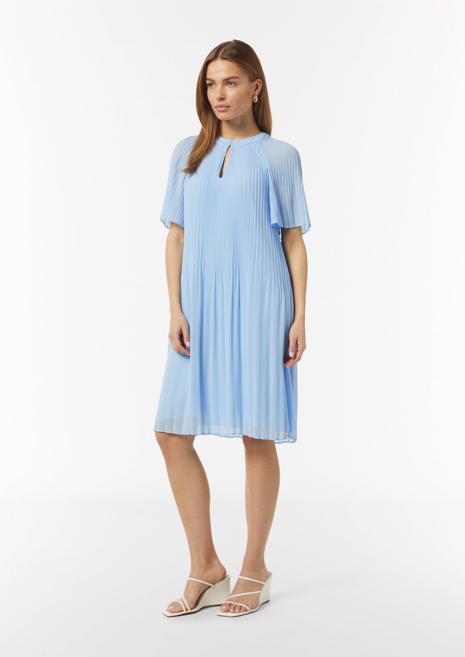 Vloeiende chiffon plooijurk