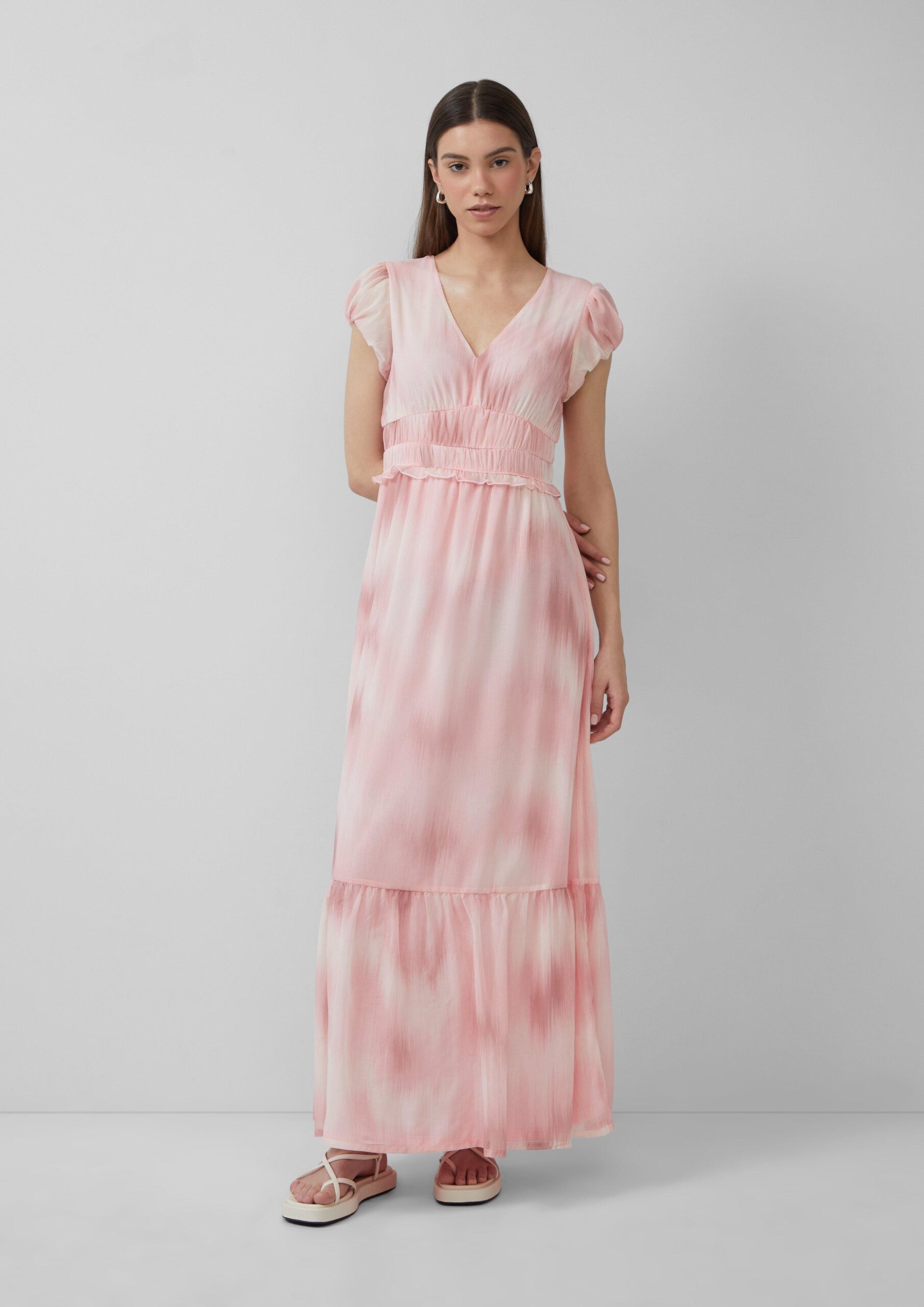 Fijne chiffon jurk met print op de voorkant en oversized schouders