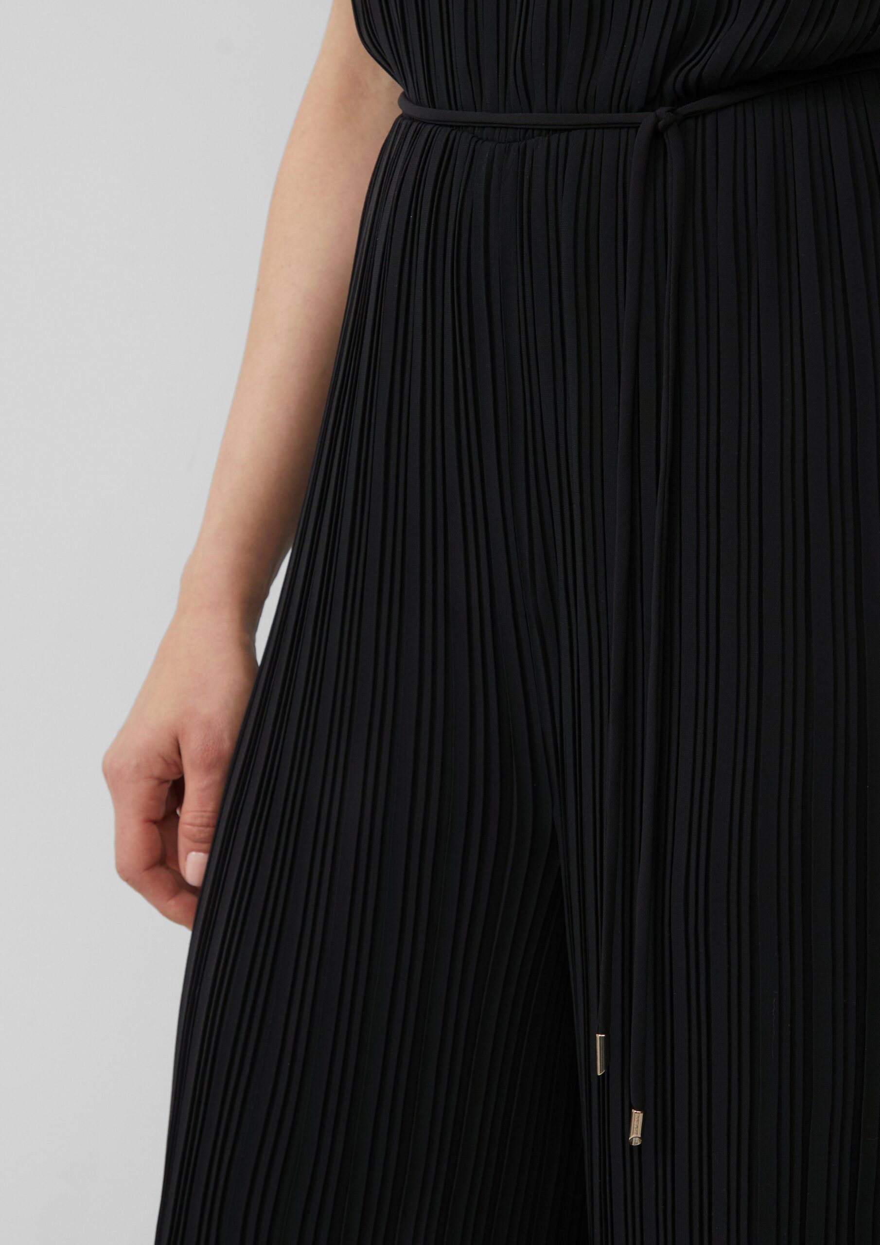 Jumpsuit van chiffon met plissés en strikceintuur - Afbeelding 2