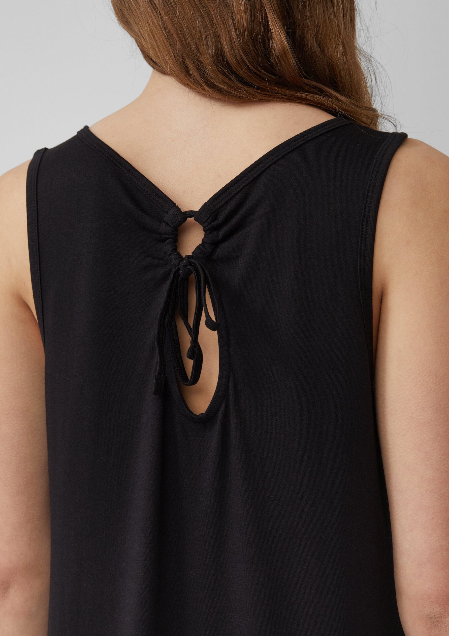 Korte jersey jurk met strikdetail op de rug - Afbeelding 2