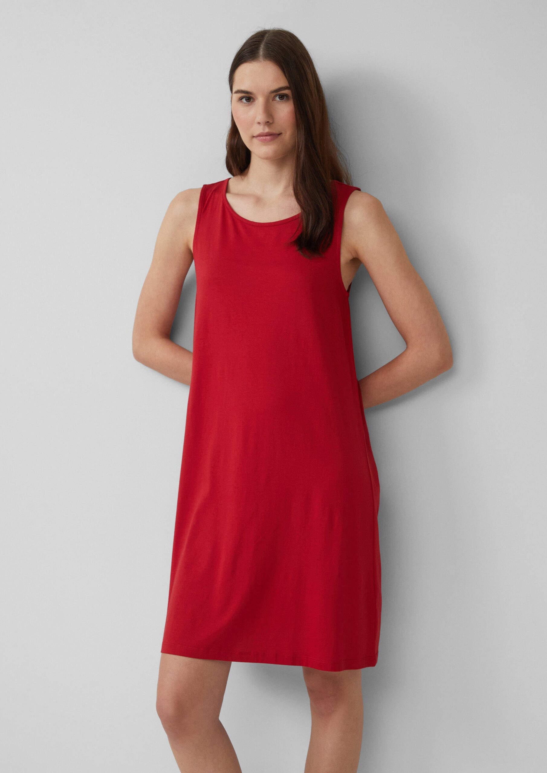 Korte jurk met cut-out als detail
