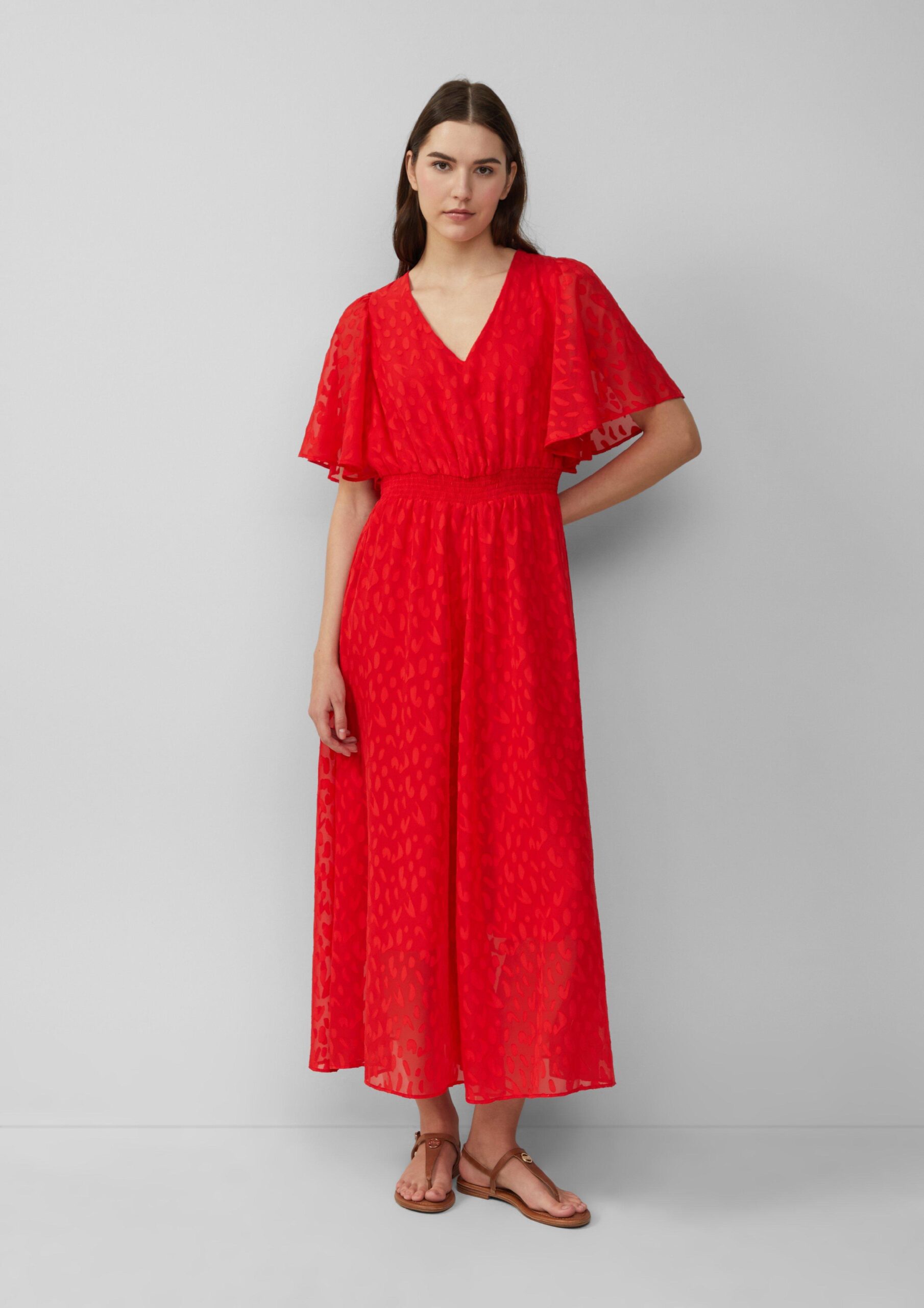Feestelijke maxi-jurk van gestructureerd chiffon met gesmokte taille