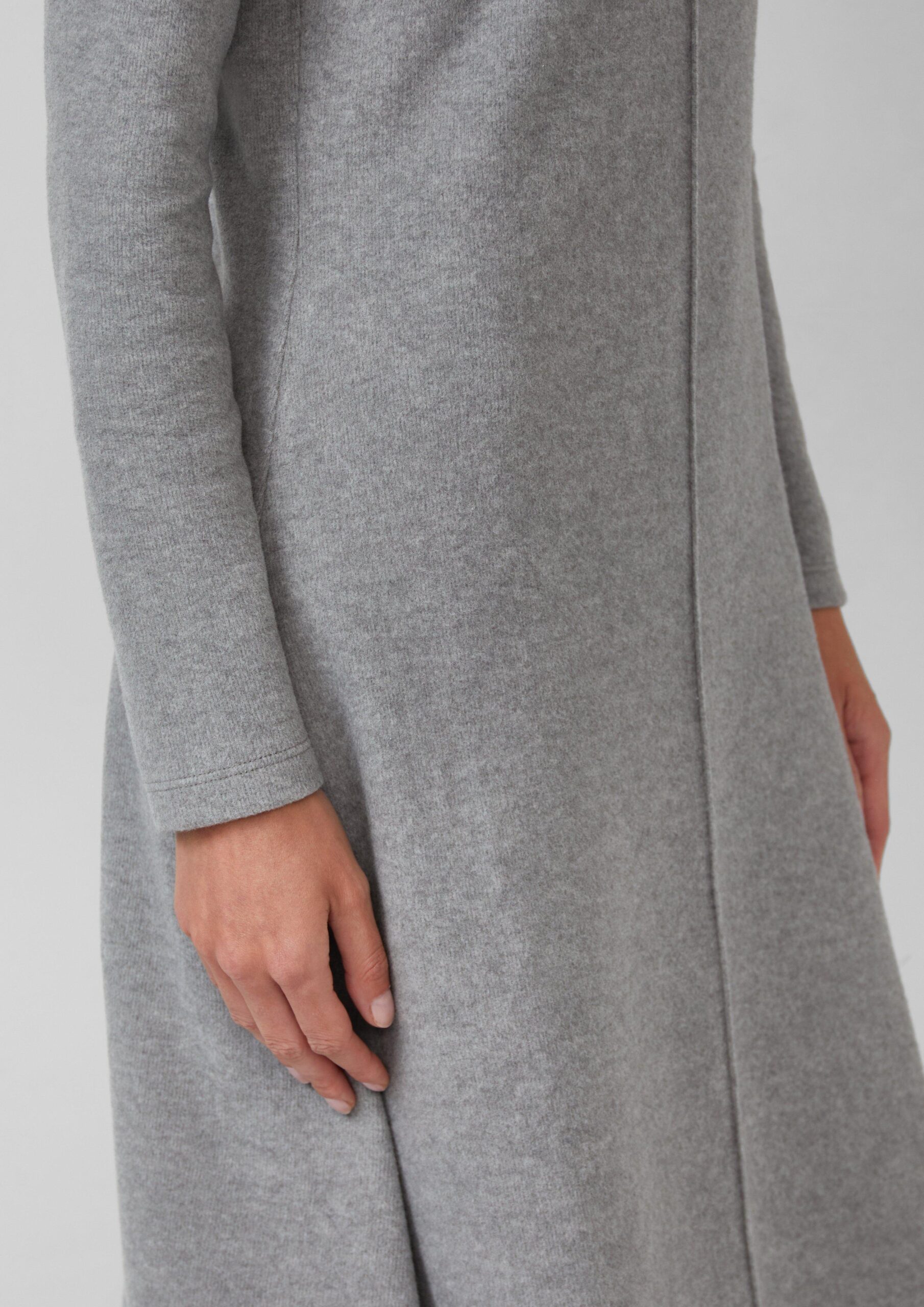 Gestructureerde midi-jurk van zacht sweat in een slanke pasvorm - Afbeelding 2