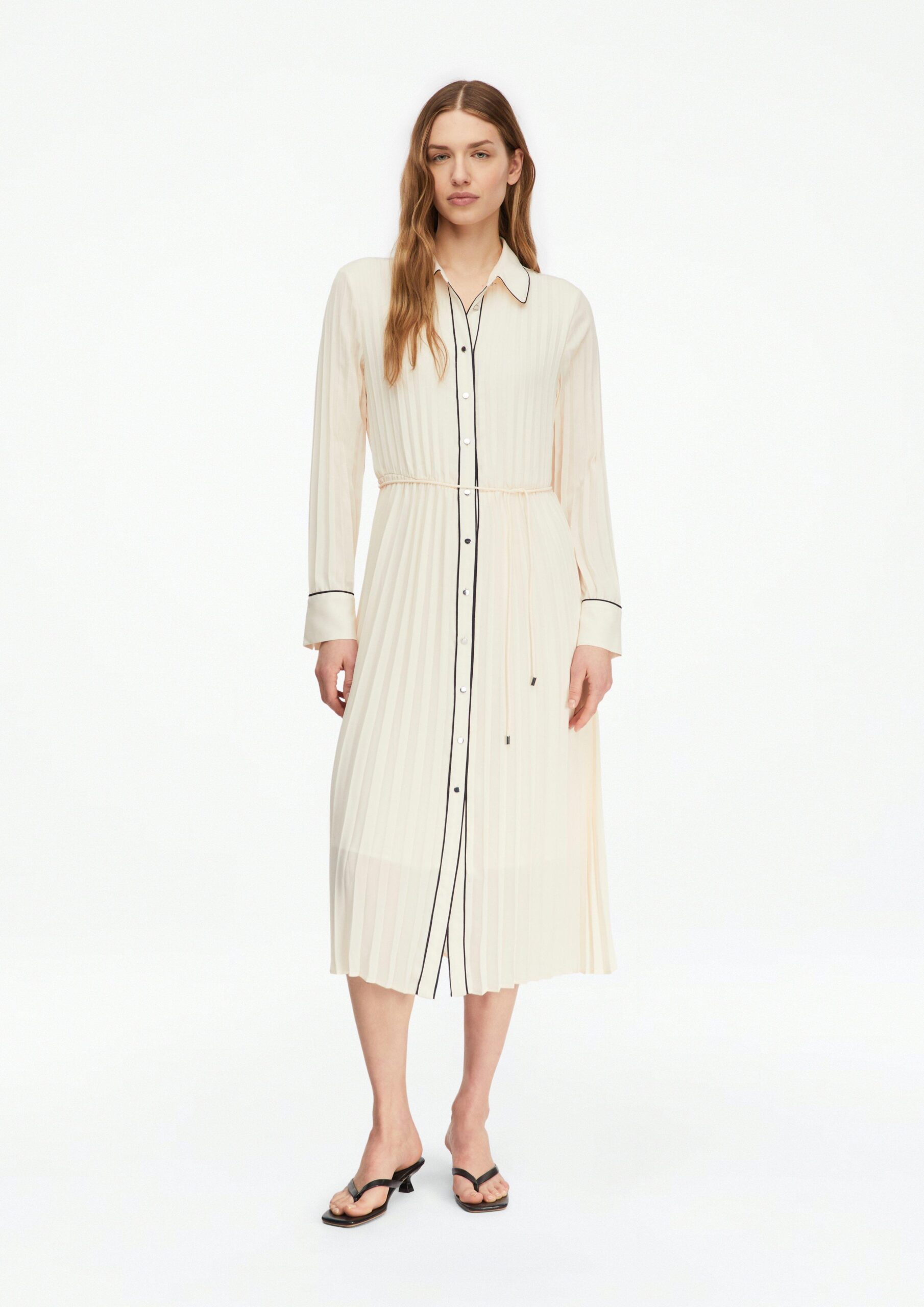 Geplooide jurk met contrasterende details