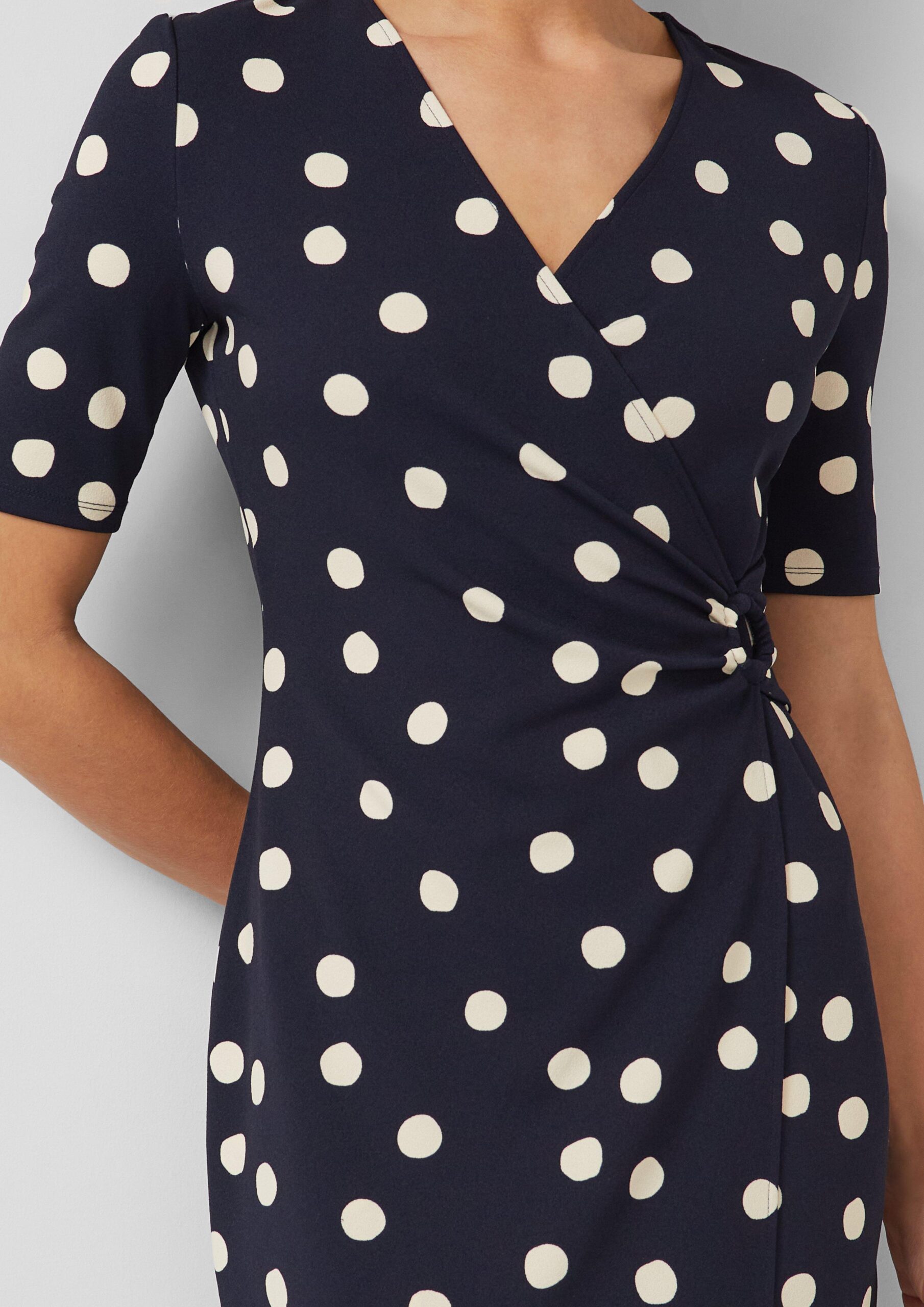 Elegante wikkeljurk met polkadots - Afbeelding 2
