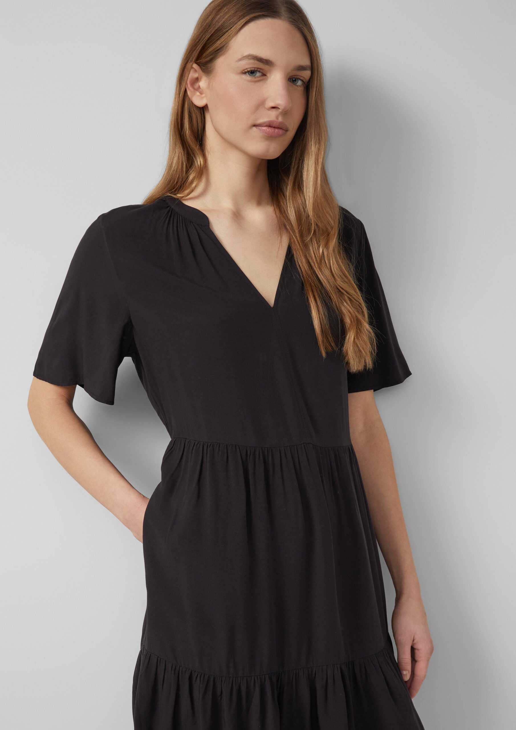 Korte viscose jurk met plooien - Afbeelding 2