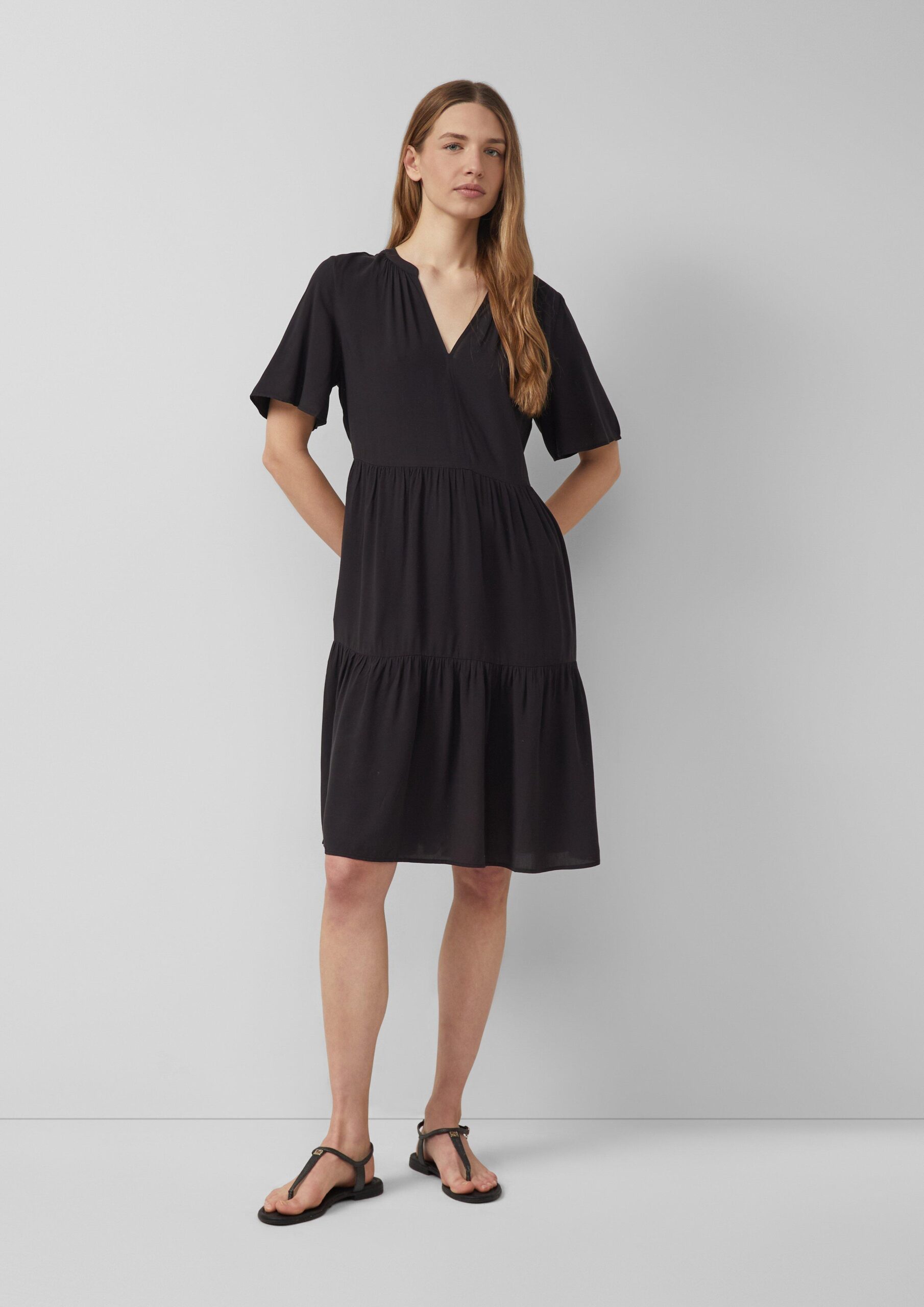 Korte viscose jurk met plooien