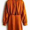 H & M - Gedrapeerde satijnen jurk - Oranje
