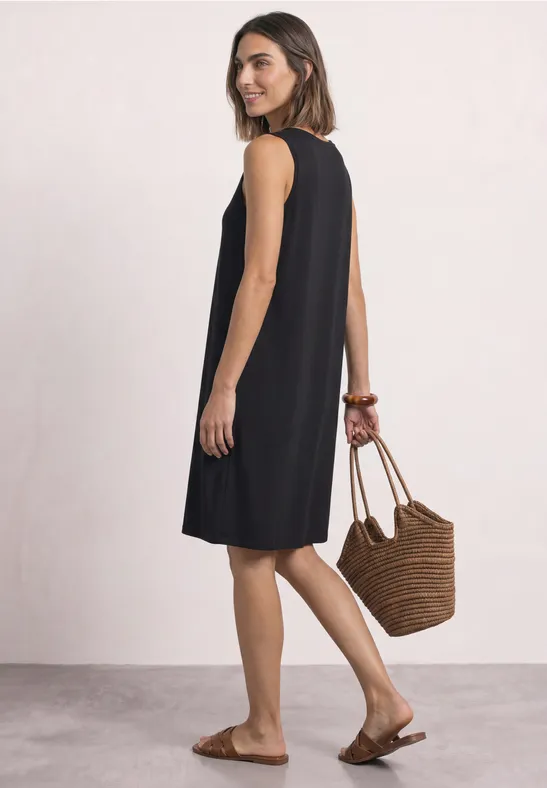 Kniehoge jurk met ronde hals en knoopdetail