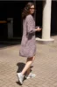 Knie-lange jurk met V-hals en print