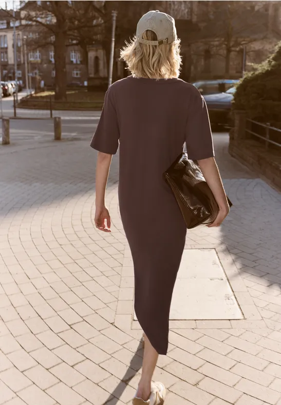 Midi-jurk met ronde hals en knoopdetail